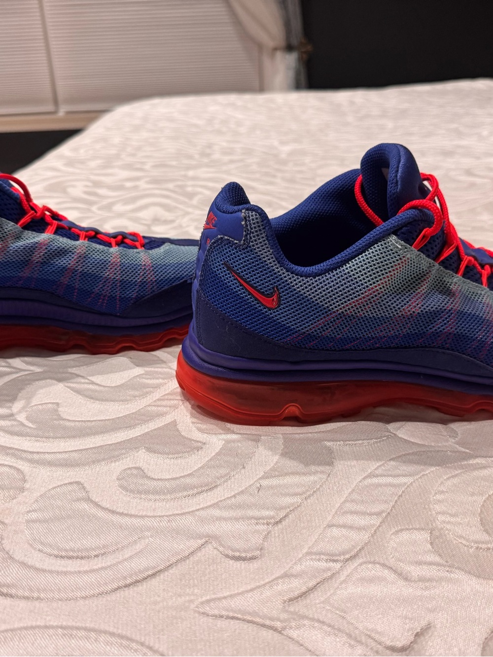 Air max mens 10.5 Blue Sneakers with Red Accents - Picture 4 of 7